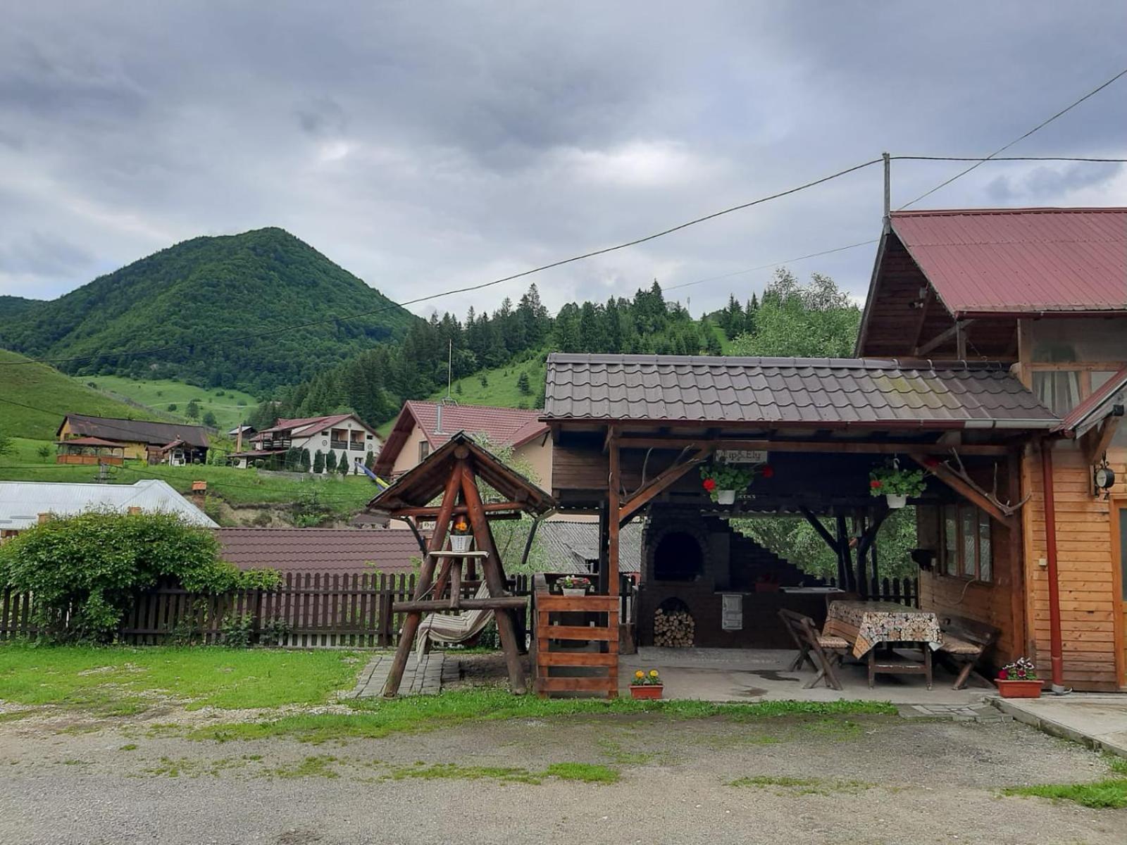 Hotel Lip Si Ely Dîmbovicioara Exteriér fotografie